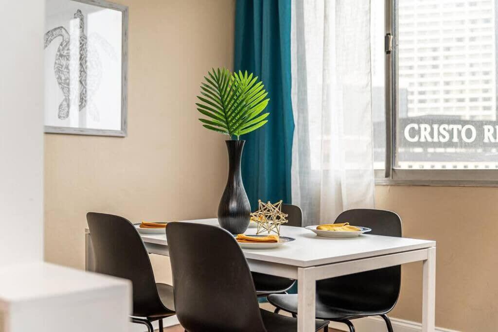 Vakantiehuis Downtown! 2bd View Onsite Parking King Lm809